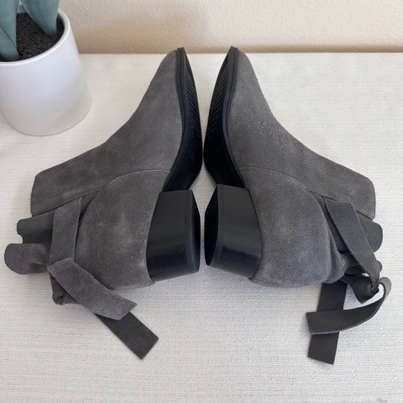 New Aerosoles Crosswalk Gray Suede Ruffled Ankle Booties Women’s 8M - Picture 7 of 14